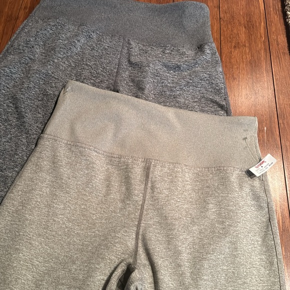 2 pairs of leggings! - Picture 3 of 5